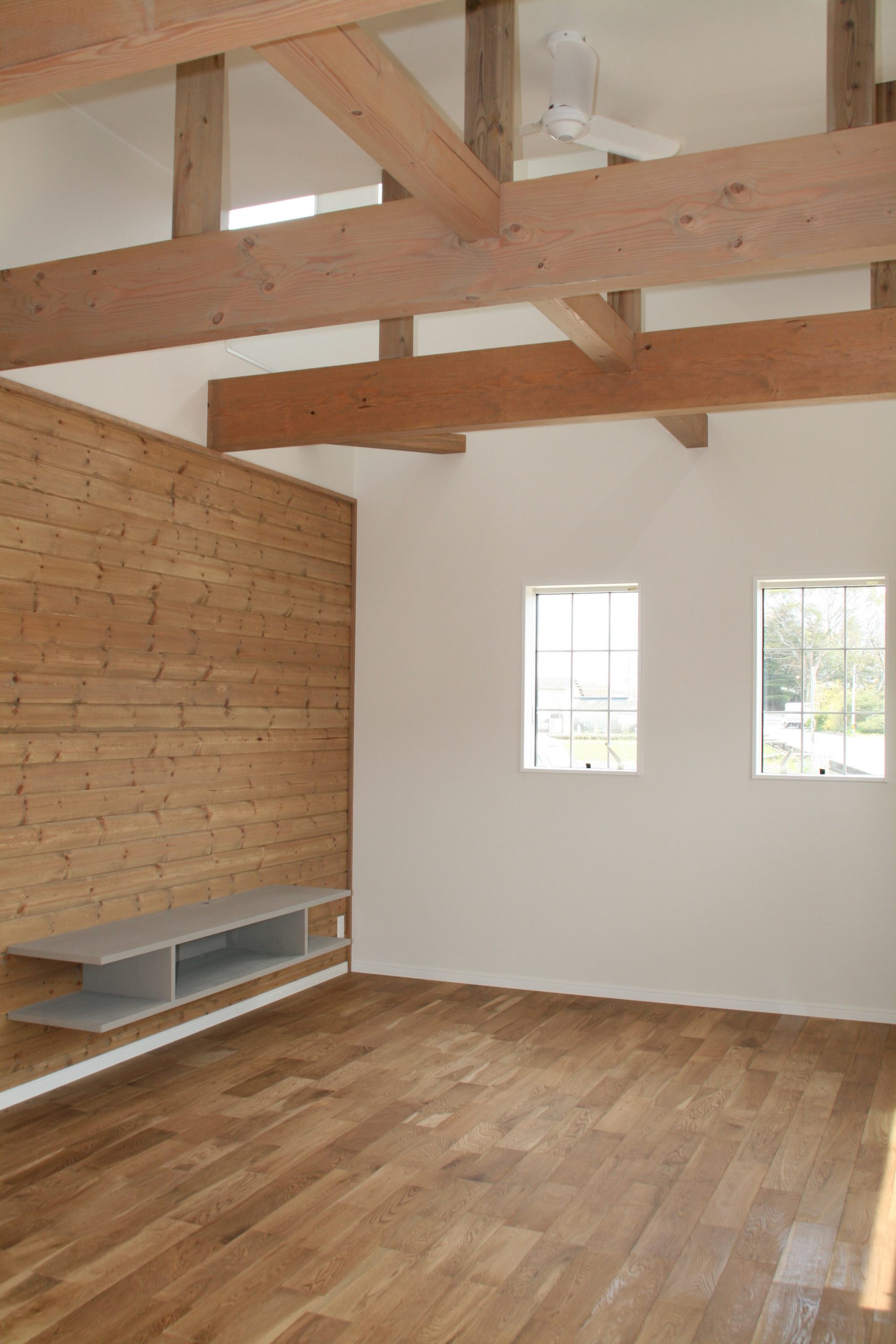 室内は木をふんだんに使用