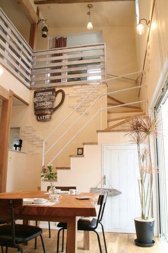 オリジナルの塗り壁にはアンティーク加工が施されている